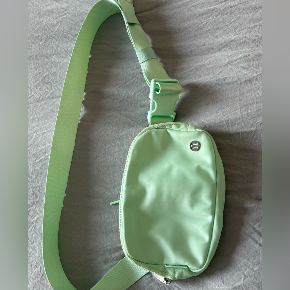Lululemon belt bag for spring break!
